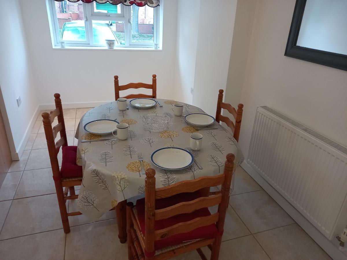 Leominster 3 Bedroom House Parking Garden Private Екстер'єр фото