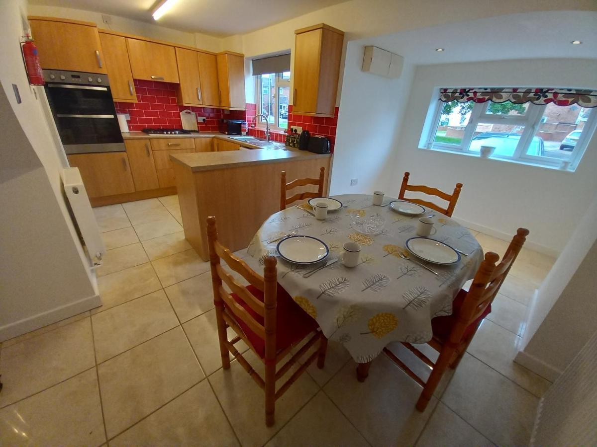 Leominster 3 Bedroom House Parking Garden Private Екстер'єр фото